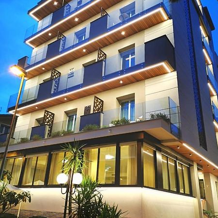 Hotel Cavalli Cattolica Bagian luar foto
