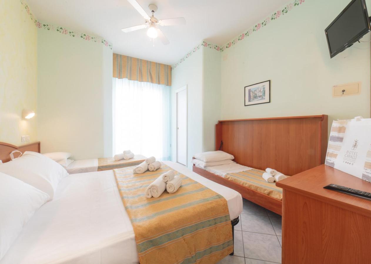 Hotel Cavalli Cattolica Bagian luar foto