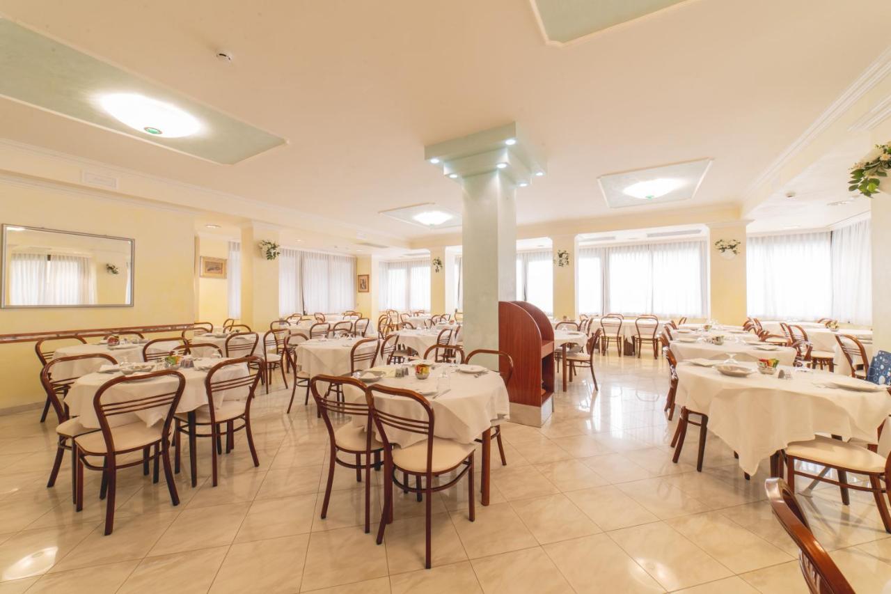 Hotel Cavalli Cattolica Bagian luar foto