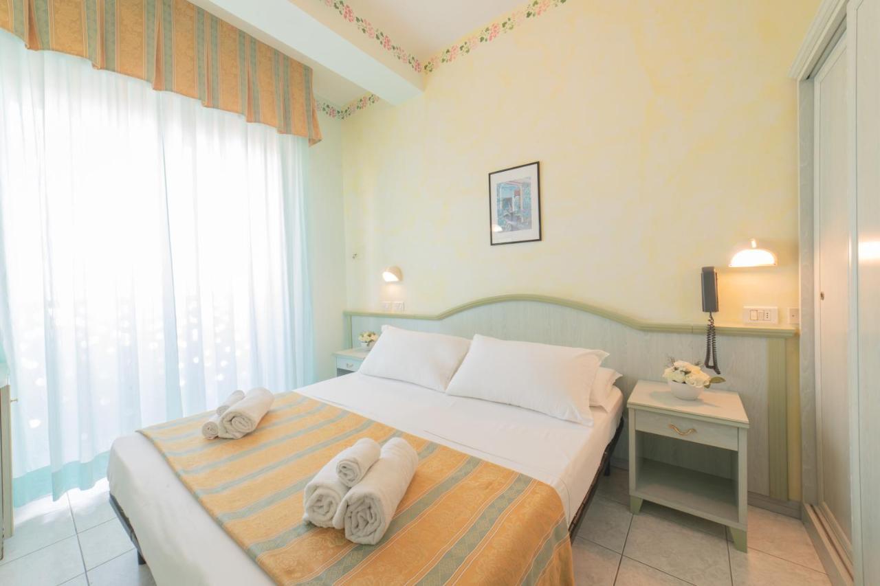 Hotel Cavalli Cattolica Bagian luar foto