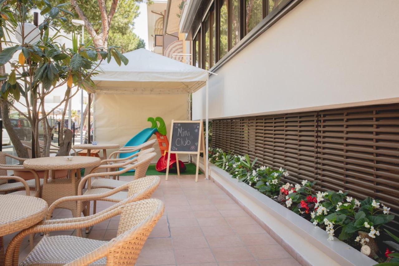 Hotel Cavalli Cattolica Bagian luar foto