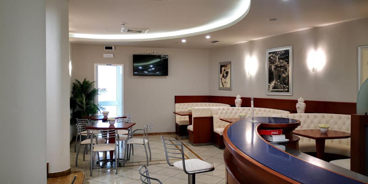 Hotel Cavalli Cattolica Bagian luar foto