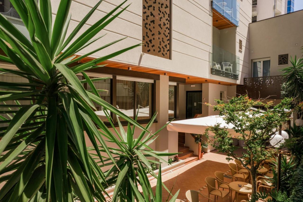 Hotel Cavalli Cattolica Bagian luar foto