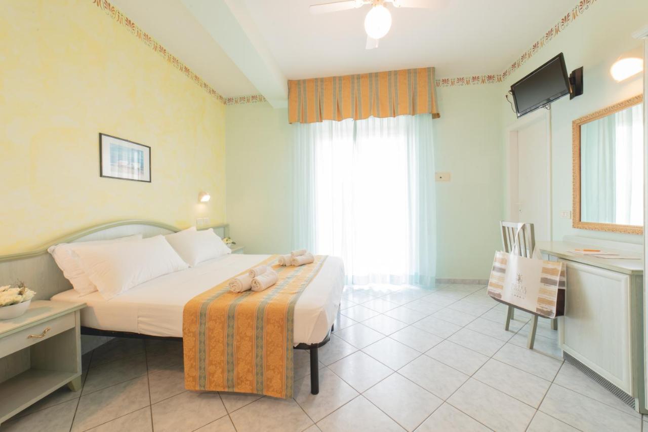 Hotel Cavalli Cattolica Bagian luar foto