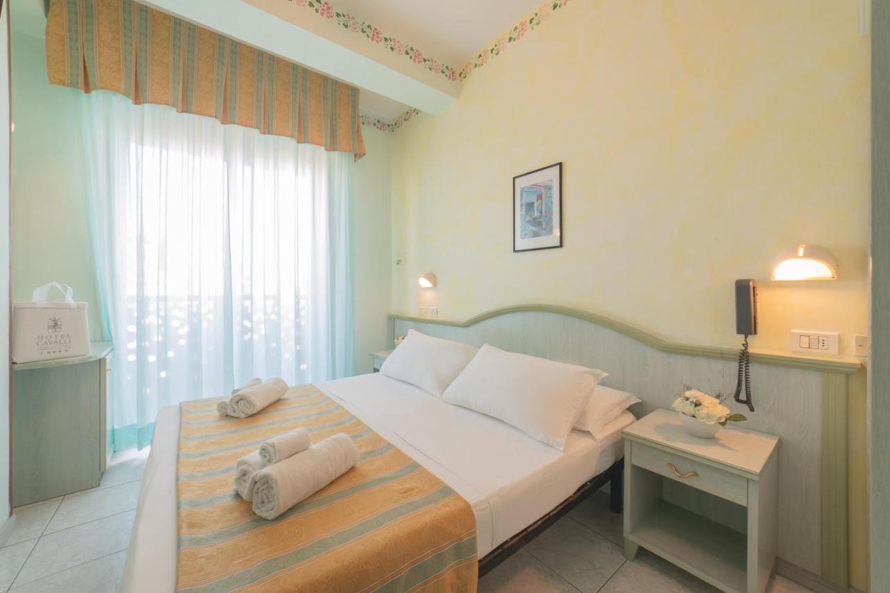 Hotel Cavalli Cattolica Bagian luar foto