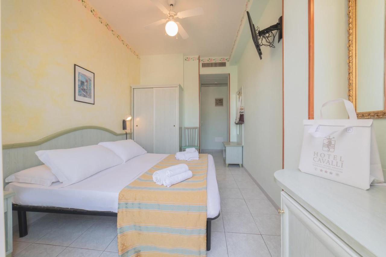 Hotel Cavalli Cattolica Bagian luar foto